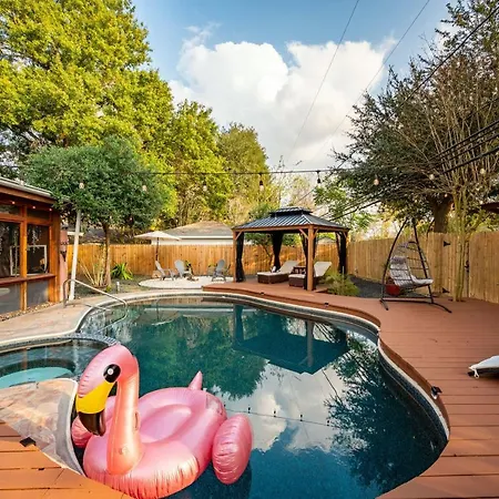Villa Heated Pool Retreat Outdoortv Bbq And Cozy Gazebos